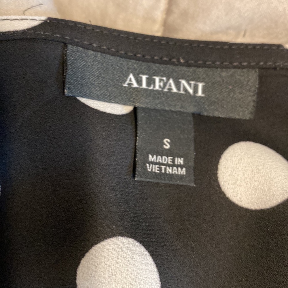 Beautiful black & white shirt. Perfect for work. Excellent condition. - Picture 5 of 8
